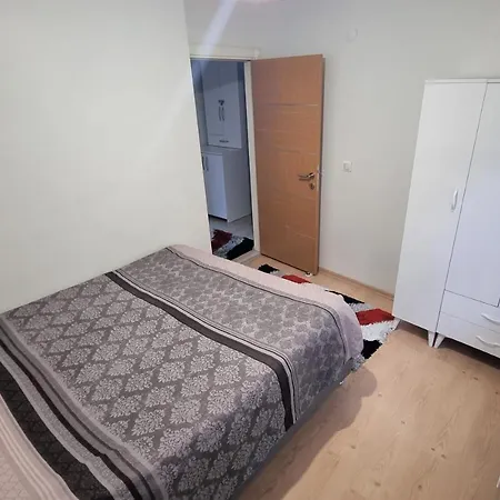 Apartment 2 Bedroom - Close To Metro